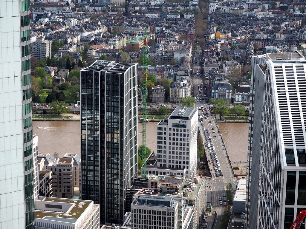 Main Tower Uber Den Wolken Frankfurts Join The Sunny Side