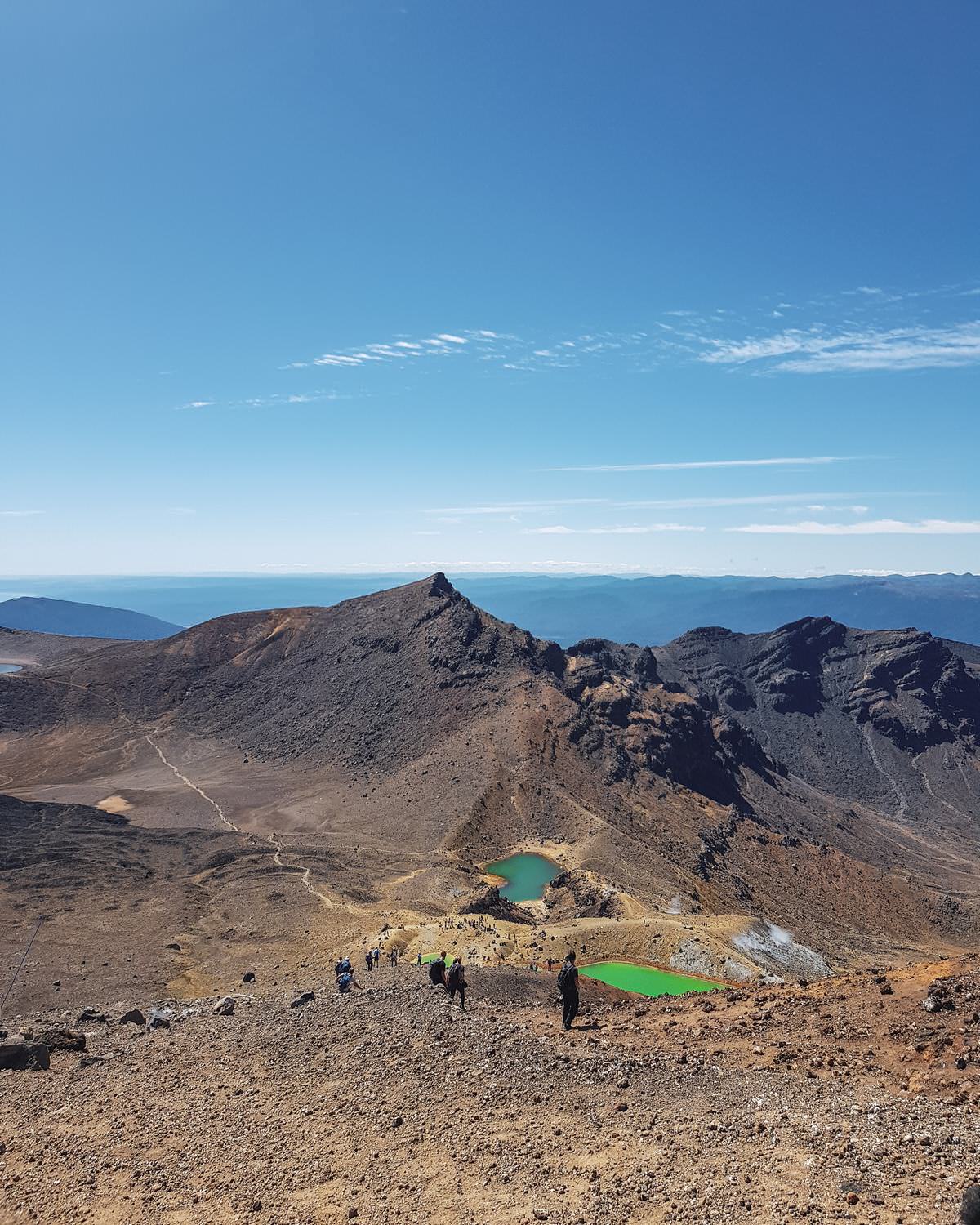 tongariro-alpine-crossing-emerald-lakes